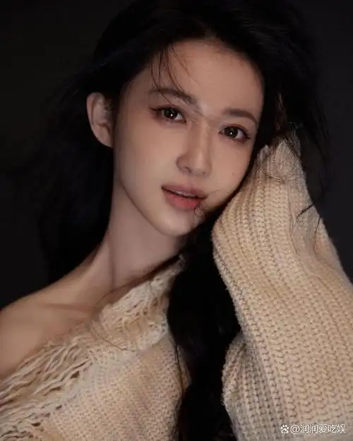 潘玮柏妻子宣云公开多张婚礼现场高清照,四套婚纱尽显"风情"