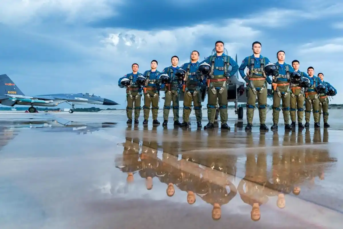 立即离开否则开火!解放军终于爆发,用实际行动驱离美国军机