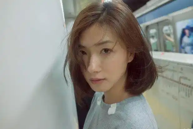 创造101王婷被公司说表演风格像绿茶婊让走中性风剪长发装酷