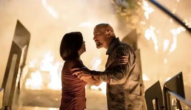 摩天营救巨石强森的肌肉和彭于晏对比彭于晏瞬间弱爆了