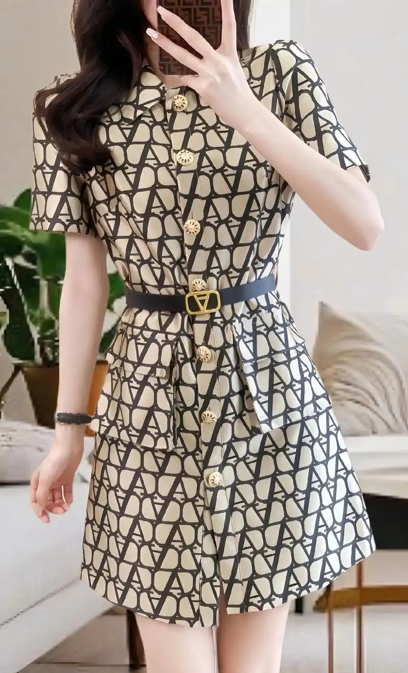 7815在这个热烈的夏季,名媛们必备这款高端女装连衣裙.