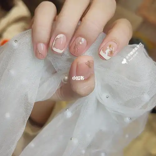 短指甲简约小清新指尖点缀美甲