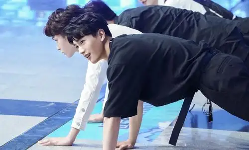 杨幂力捧何炅谢娜提携,奶甜易大千在《快乐大本营》人气爆棚