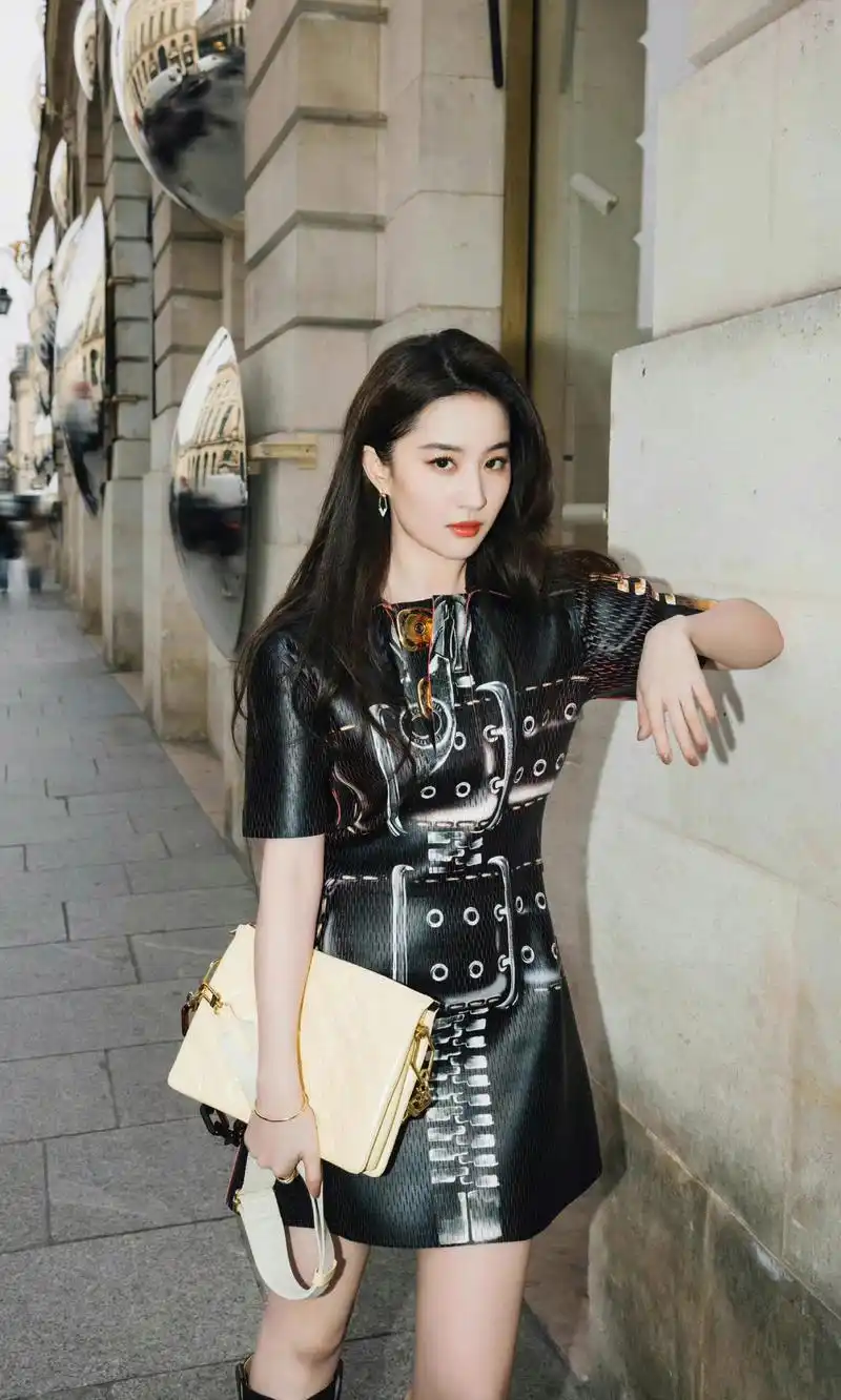 刘亦菲巴黎时装周