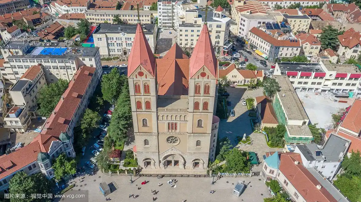 航拍视角浙江路天主教堂