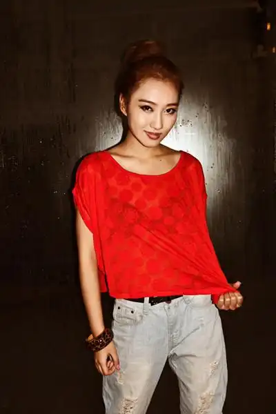 火辣美女吴楠 最新话剧即将上演