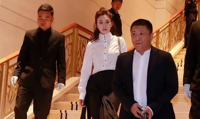 你若未嫁我便娶你,10年前的约定,最终他们真的做到了_李小冉_徐佳宁