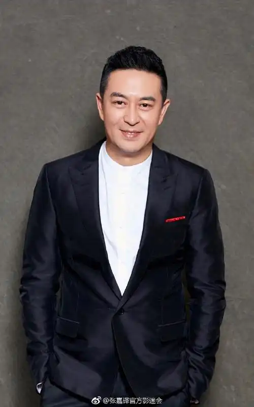 张嘉译工作室 说我们的口号是:搞事!搞事.