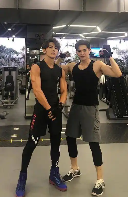 焦恩俊五官太优越,女装美到没朋友_汪东城_扮相_郭俊辰