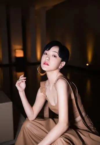 有一种气质穿搭叫郭采洁的look,开春咱要跟风的节奏!