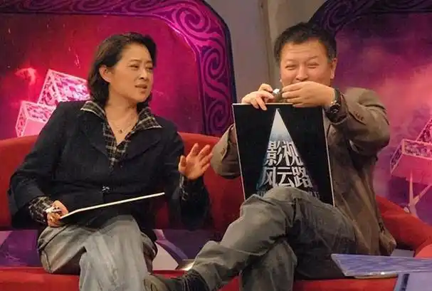 与王文澜的婚姻生活结束后,倪萍越发希望为她自己和虎子构建一个完整