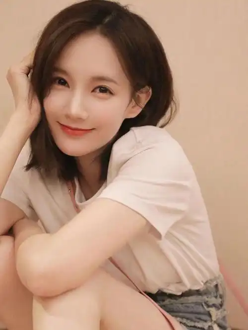 一笑落星河,悦目是佳人——李一桐