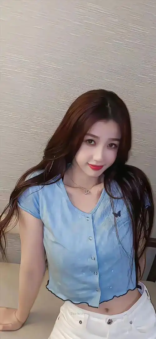 虞书欣超话#虞书欣云之羽#ysx#虞书欣云之衫#    "枫叶被风拂起又掉落