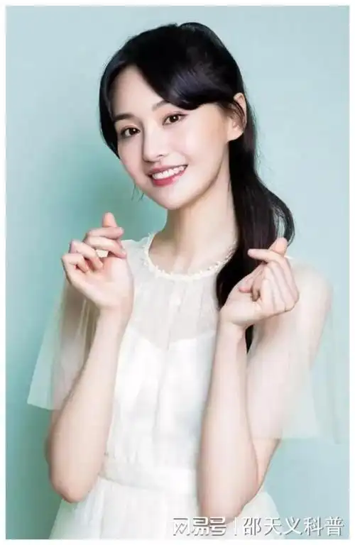 郑爽被执行巨款,律师警示:拒执或面临七年牢狱之灾