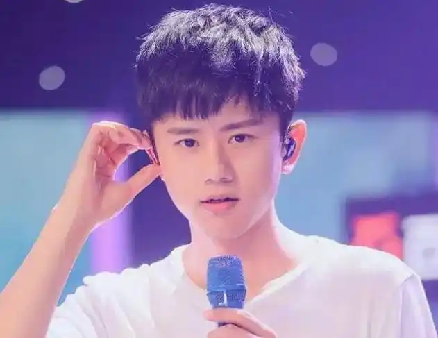 张杰为什么一直刘海出镜?当他掀起刘海,才知道什么是高颜值