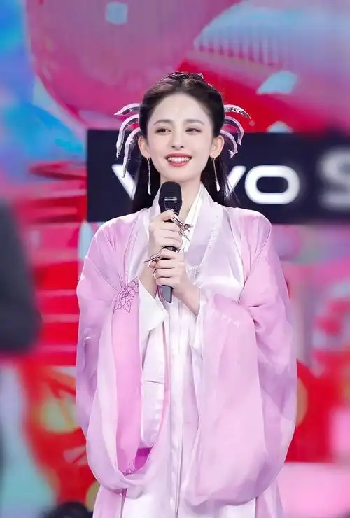 娜扎扮周芷若录节目一袭淡粉色古装仙气十足