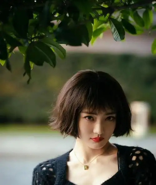 本以为长发的徐璐够美了,直到她剪了短发,颜值立马上升几个度_高清