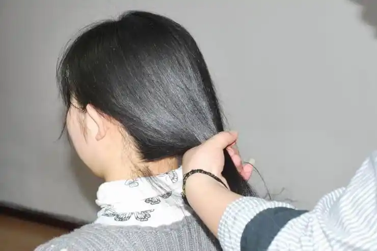 扎4个辫子小妹剃光头5