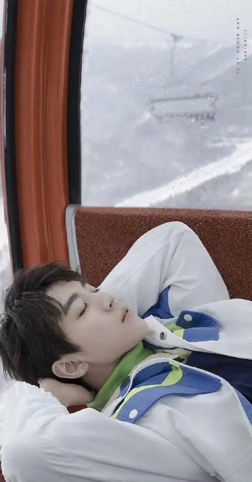 好爱看王俊凯的睡颜!温柔俊美万分心动97#王俊凯睡颜