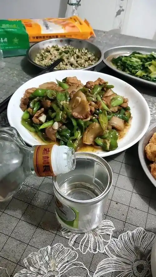 平安夜一个人在家喝酒相当的平安989990