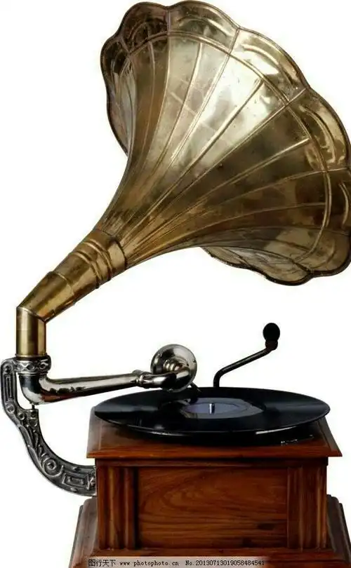 展开全部 留声机,上面圆形的碟叫黑胶唱片