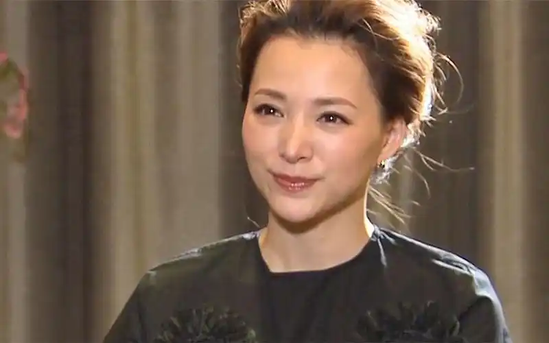 央视一姐董卿一个月工资有多少?看完答案,网友:不敢相信!