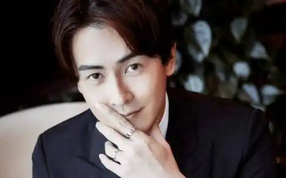 长相帅气的郑元畅,是一个多才多艺的明星,却特别低调_作品_时候_角色