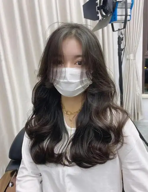 2022年很火的人自然纹理烫适合中长发