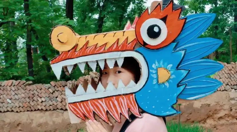 精 废物利用,旧纸箱改造龙头头套