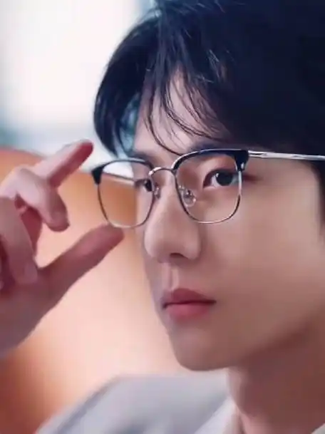 把眼镜带出了前所未有的高级感,也只有王一博了.