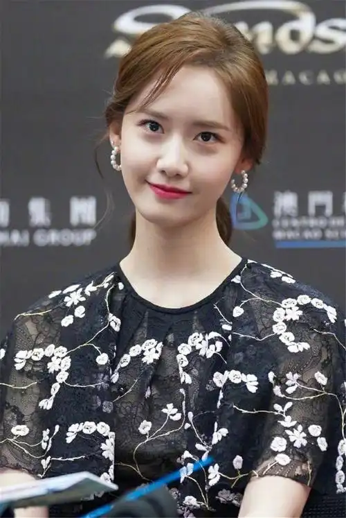 林允儿出席澳门国际影展,允鹅真是生图也在发光的美貌