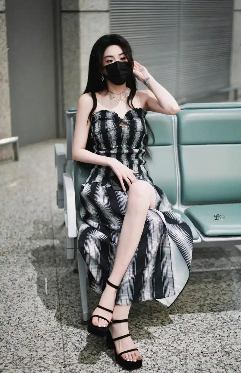 喻言  美腿玉足合集[笑哭]