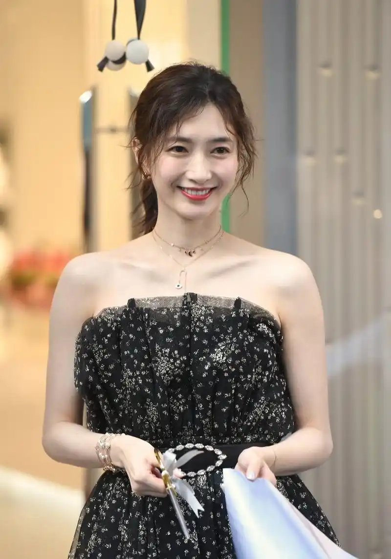 女神高圆圆,图一的丸子头,"别具一格"好清新!