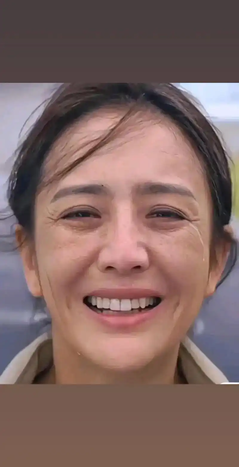 佟丽娅的素颜大头照曝光,网友惊呼:这才是真美女! - 抖音