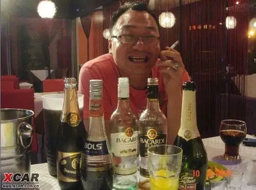 > 一杯酒,一支烟,一个小甜点,生活有时候需要这样轻松一下!