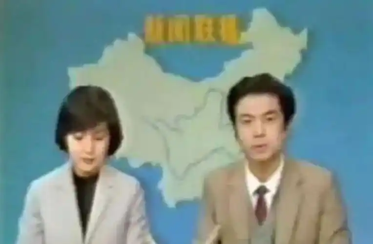 随后,杜宪被调入了《新闻联播》,她也继赵忠祥,吕大渝之后,成为了