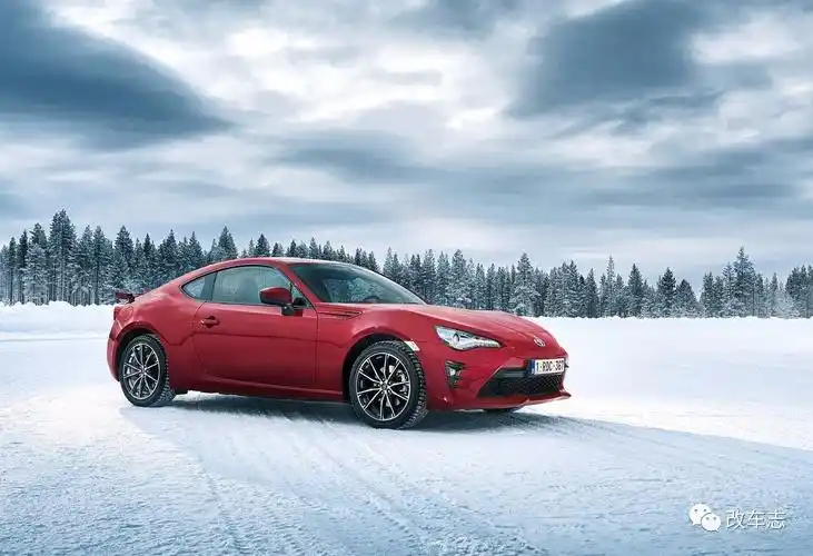 丰田86加了液晶屏 但你别指望用它看a片