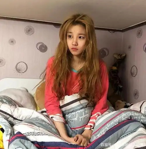 《跑男》宋雨琦素颜照曝光,更之前天壤之别,网友:受到了惊吓