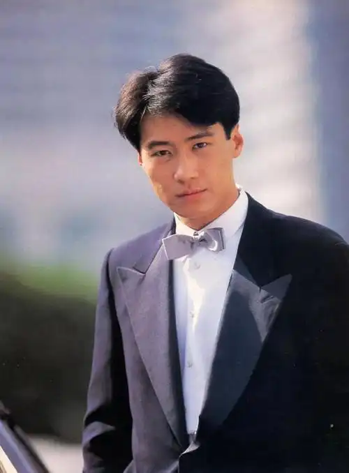 黎明这首歌当年在香港引起巨大轰动时隔27年仍是香港电台的插曲