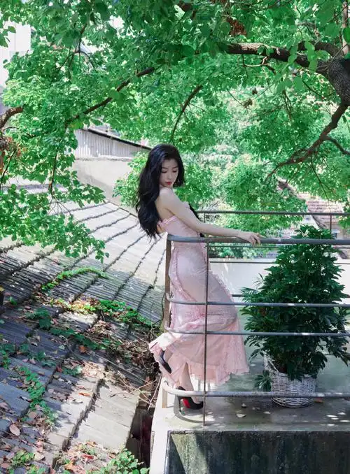 #虞书欣粉色玫瑰长裙#