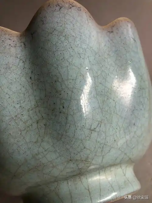 北宋张公巷汝窑莲花温碗欣赏:张公巷汝窑鉴定特征分享