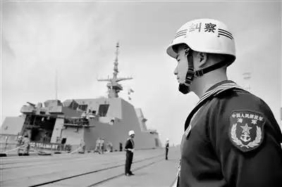 参加海军成立70周年