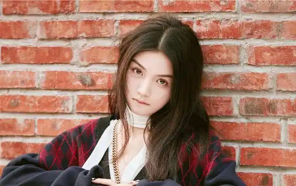 影后春夏:喜欢姨夫,暗恋继父,演技不输周冬雨 _周冬雨|继父|当红女星