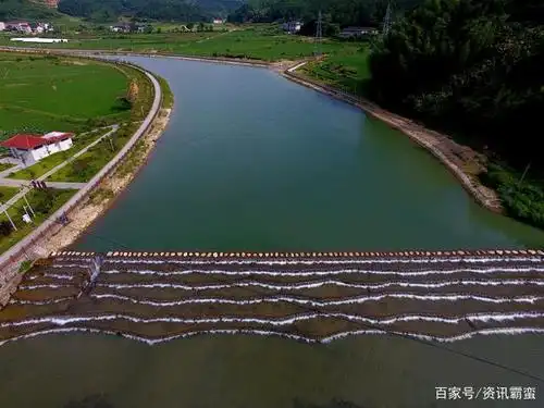 鸟瞰管厝馒头山景观坝(李义友)