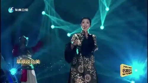 降央卓玛唱《草原夜色美》,长相可爱,嗓音却如此雄厚