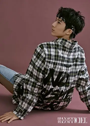 郝富申皮衣酷帅写真图片