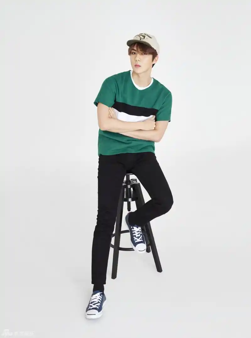 exo夏日清新写真曝光 灿烈可爱世勋高冷