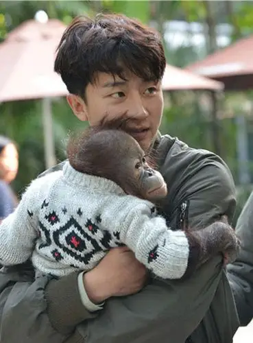 《奇妙的朋友》将播 黄轩:与猩猩同居的日子