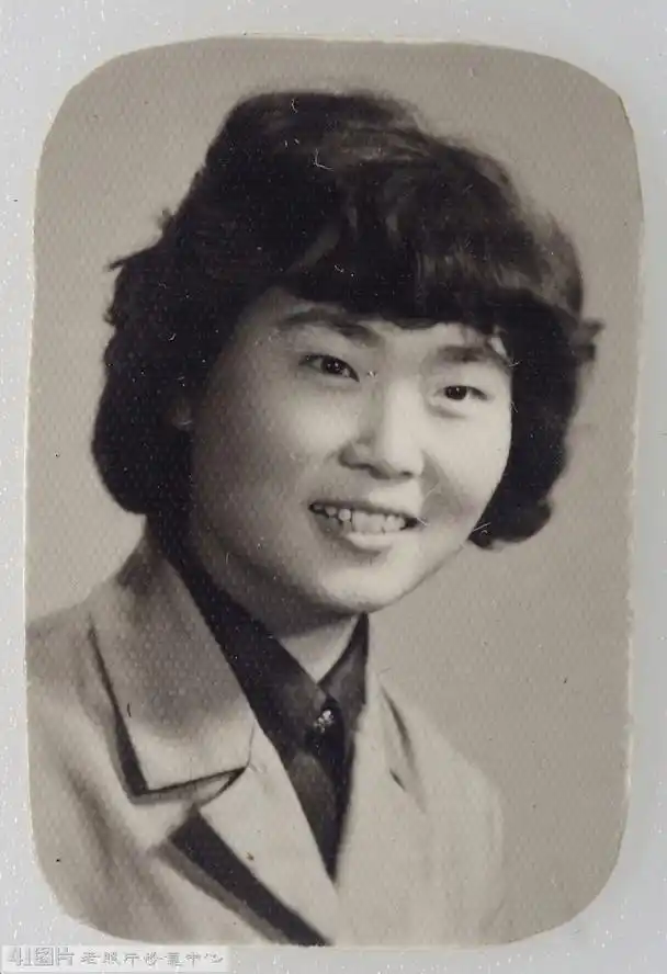 「超清」模糊老照片,高质量修复