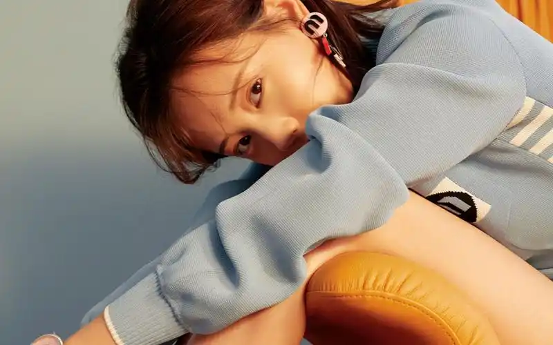 李一桐潮流运动风时尚杂志封面图片桌面壁纸